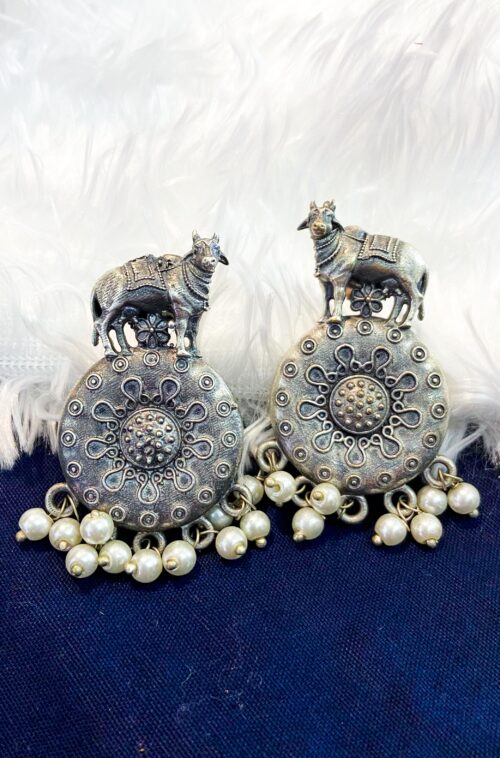 Brass Earring Cow and coin with white pearls - Image 2