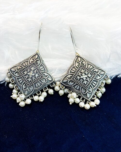 Brass Earring Square loop with pearls - Image 2