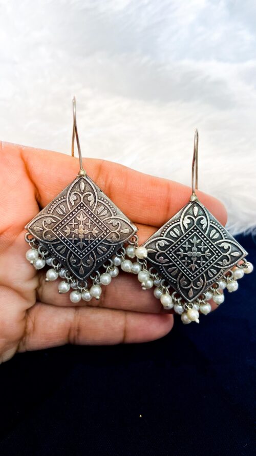 Brass Earring Square loop with pearls
