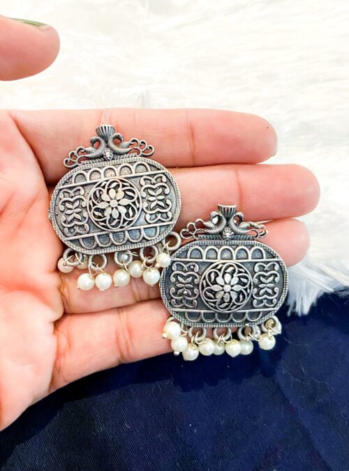 Brass Earring Surai with white pearl