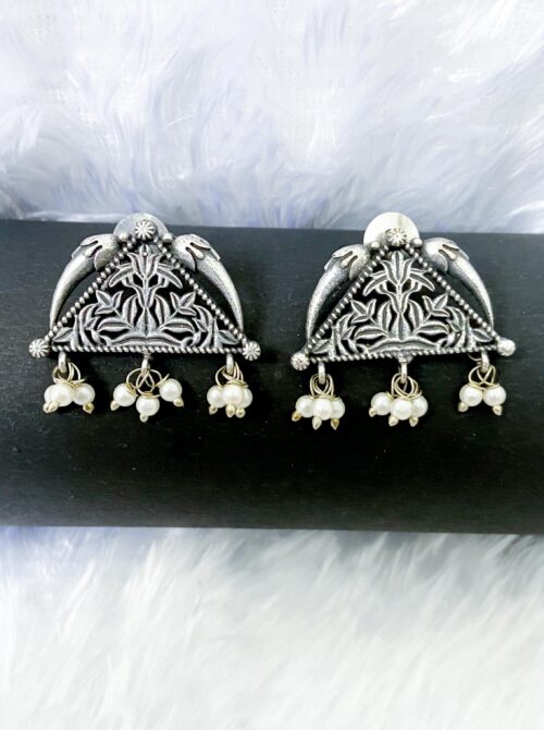 Brass Earring Triangle stud with pearls - Image 2