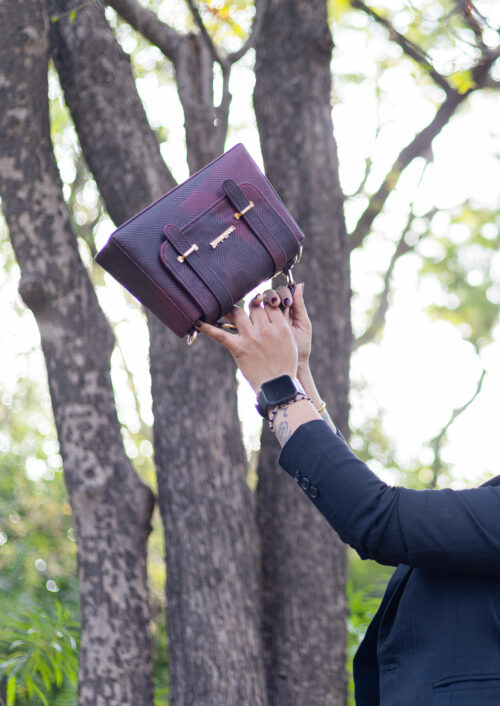 Textured Chic Crossbody Bag - Image 4
