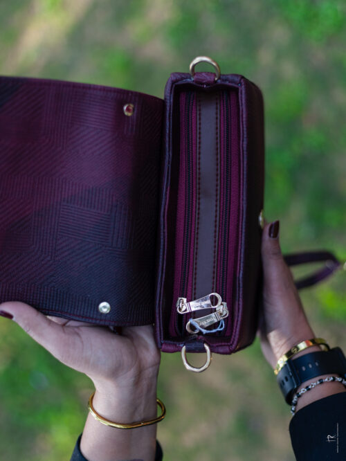 Textured Chic Crossbody Bag - Image 3