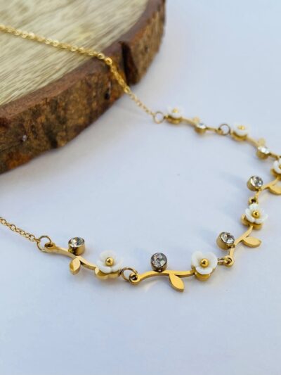 Bloom with elegance—where gold meets delicate floral charm♥️♥️