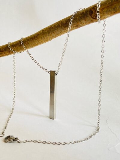 Sleek. Silver. Statement — this bar pendant is all about quiet confidence♥️♥️