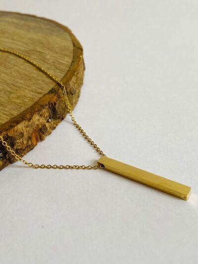 Sleek. Gold. Statement — this bar pendant is all about quiet confidence♥️♥️