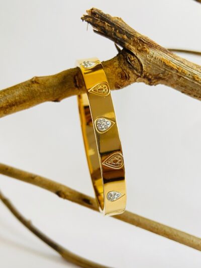 Modern gold bracelet with teardrop crystal accents—where shine meets sophistication