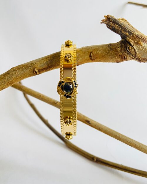 Bold yet feminine—this bracelet is where royal charm meets modern edge.